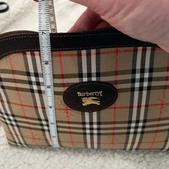 Burberry pouch like new - Picture 10 of 11
